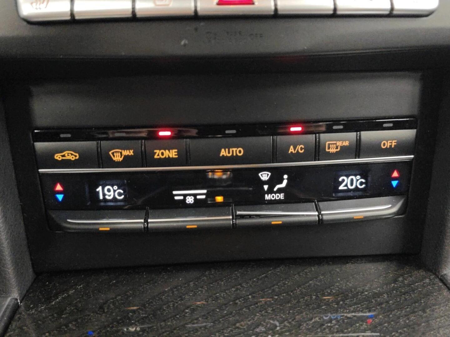 MERCEDES-BENZ E 2015