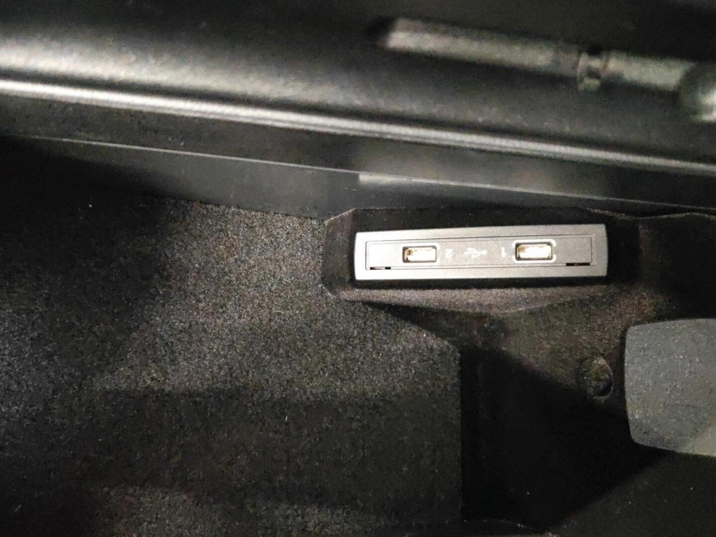 MERCEDES-BENZ E 2015