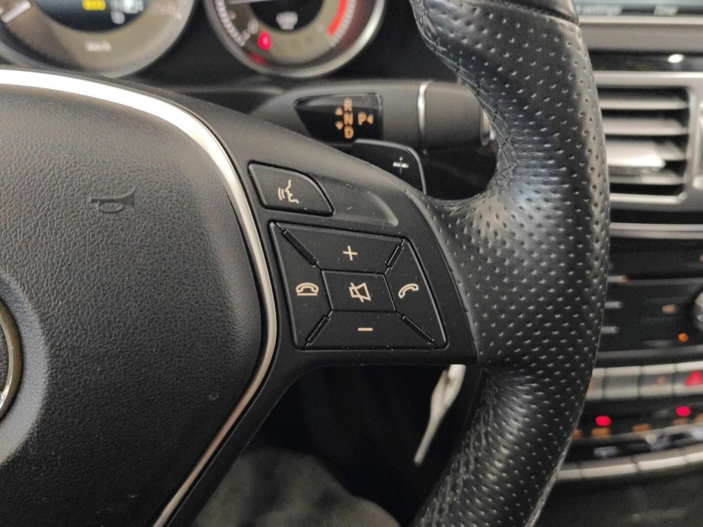 MERCEDES-BENZ E 2015