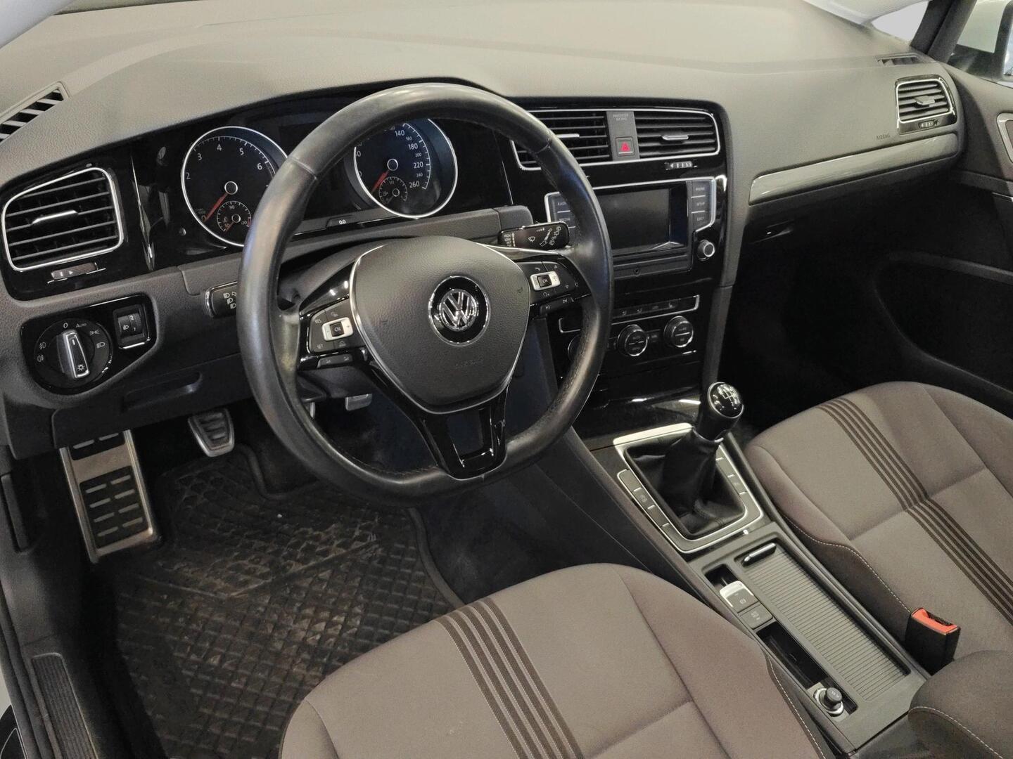 VOLKSWAGEN Golf 2016