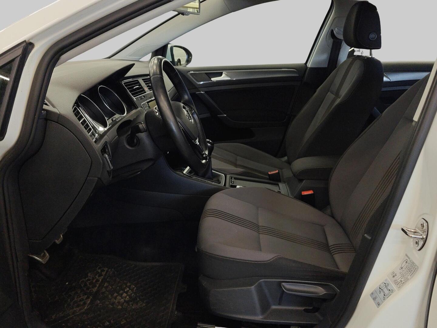 VOLKSWAGEN Golf 2016