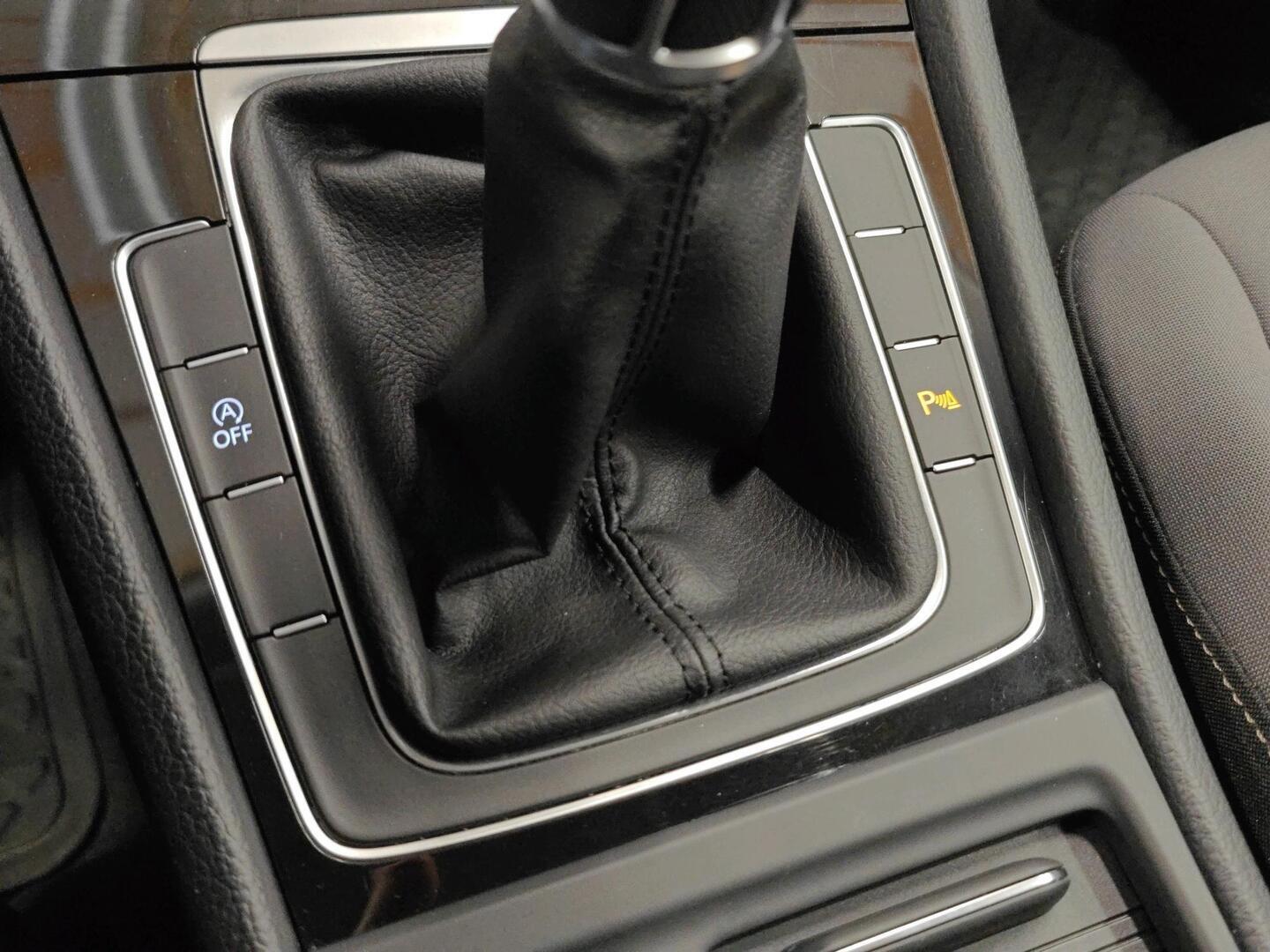 VOLKSWAGEN Golf 2016