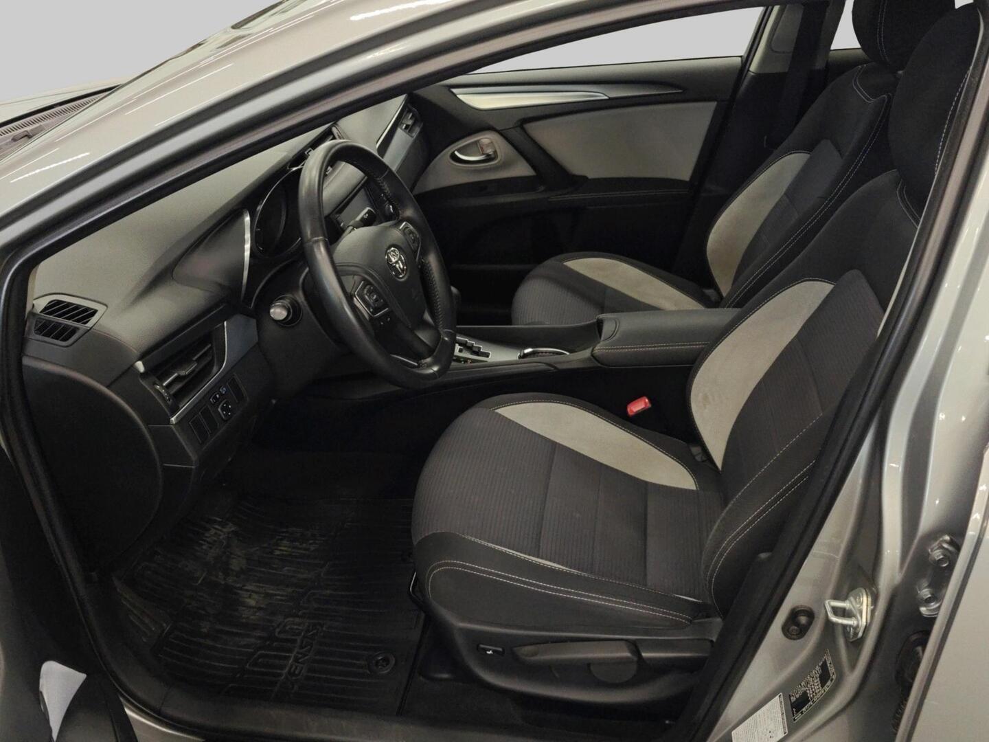 TOYOTA Avensis 2018