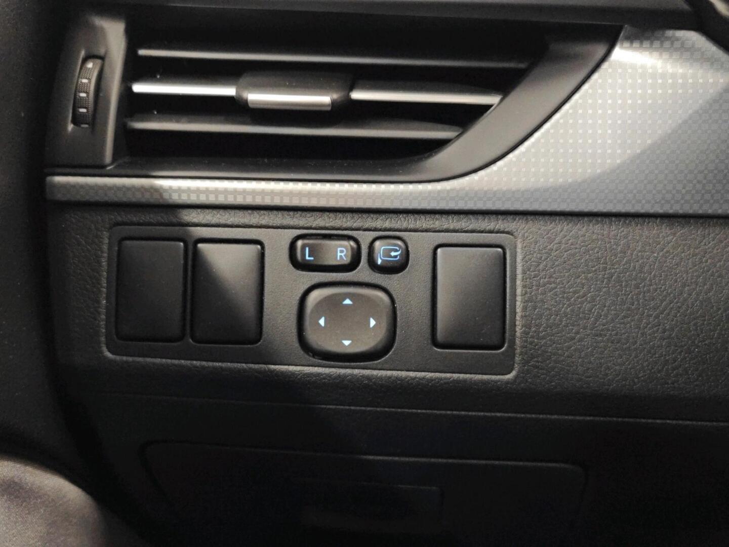 TOYOTA Avensis 2018