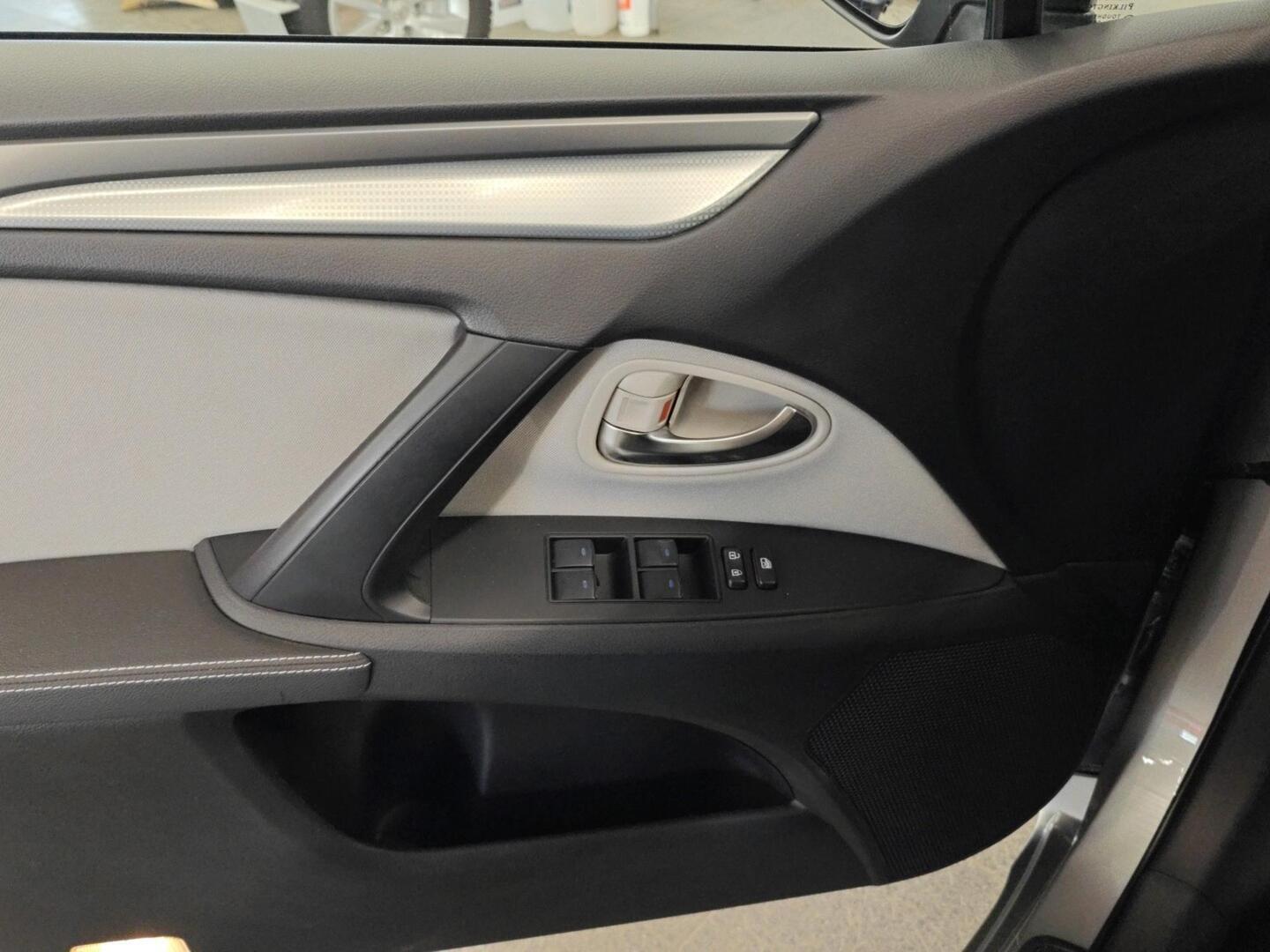 TOYOTA Avensis 2018