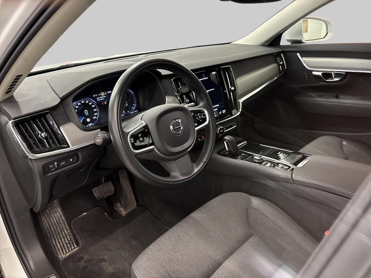 VOLVO V90 2021