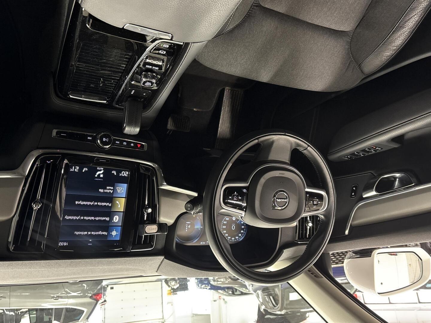 VOLVO V90 2021