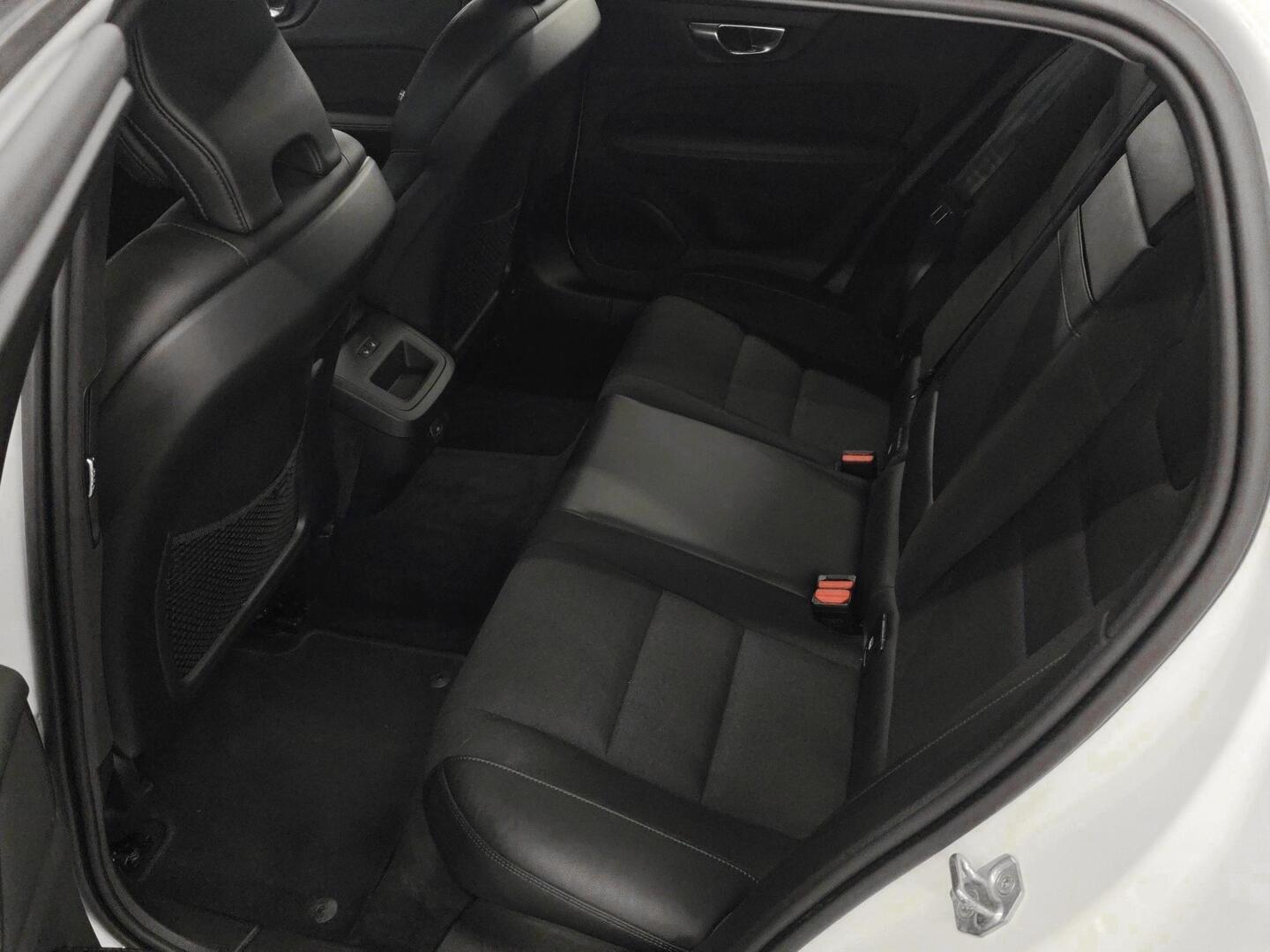 VOLVO V60 2021