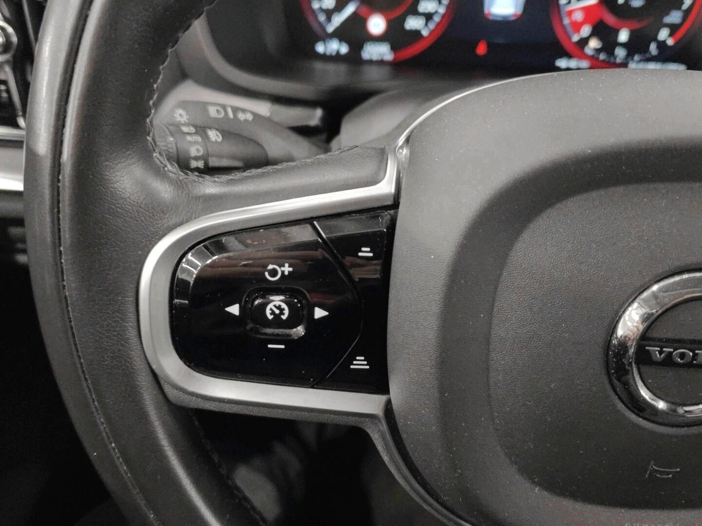 VOLVO V60 2021