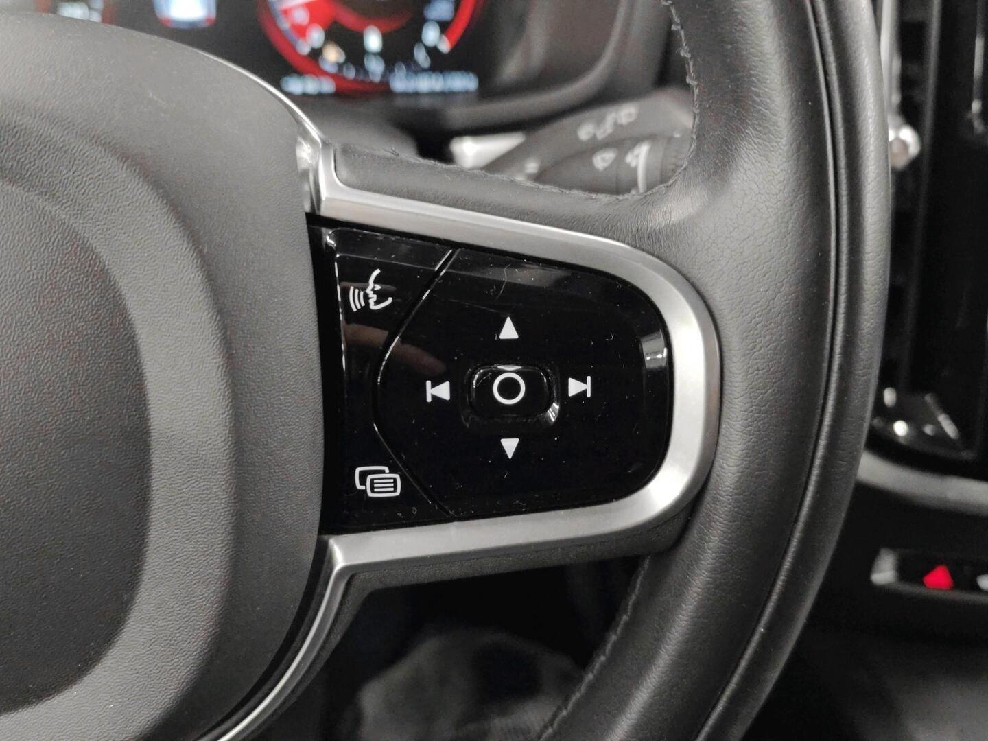 VOLVO V60 2021