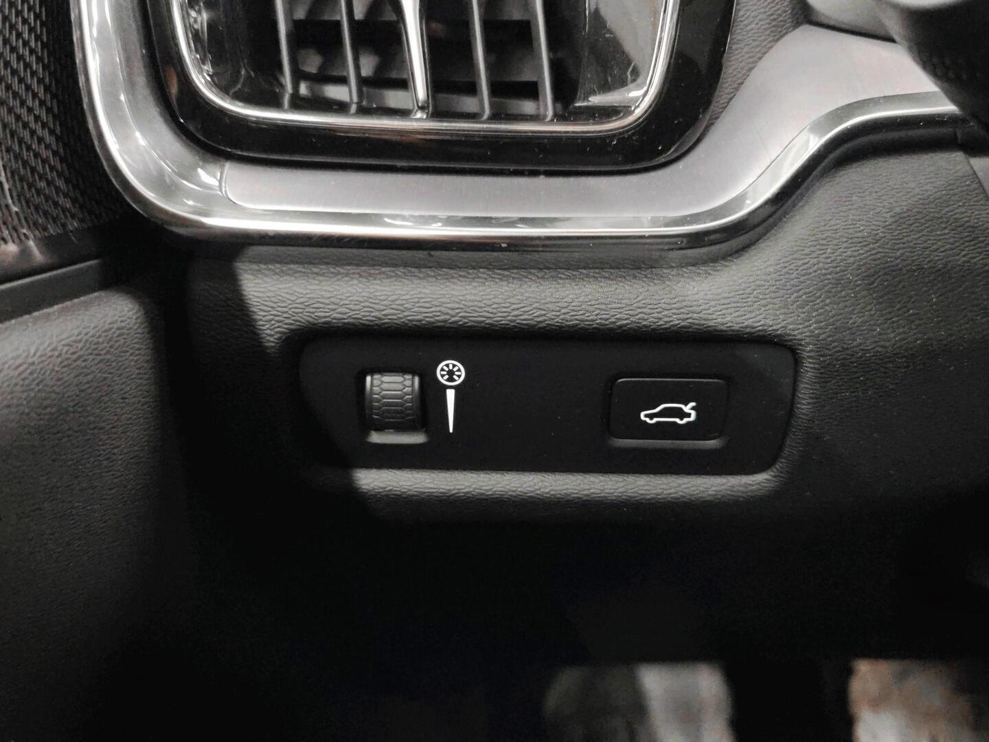 VOLVO V60 2021