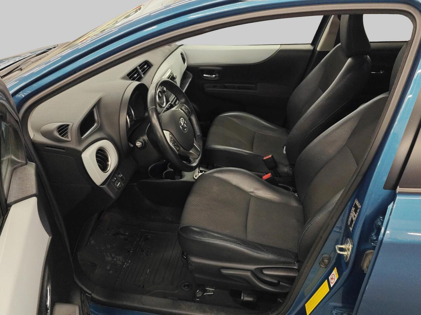 TOYOTA Yaris 2013