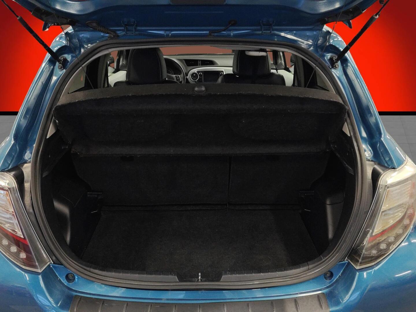 TOYOTA Yaris 2013