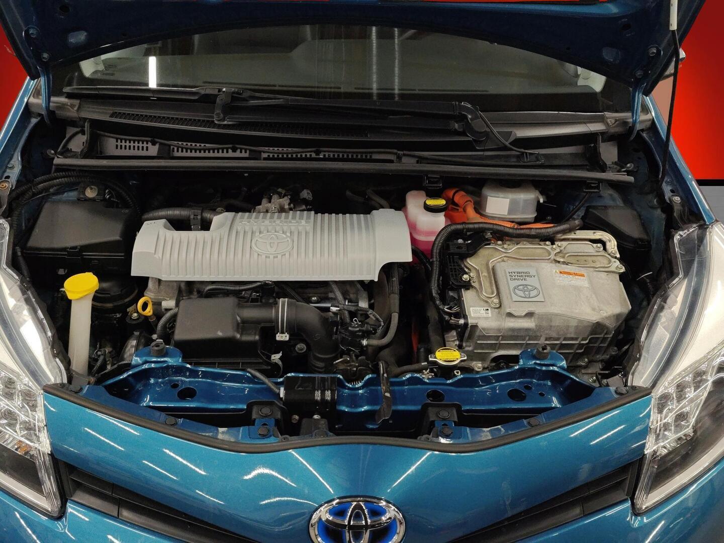 TOYOTA Yaris 2013
