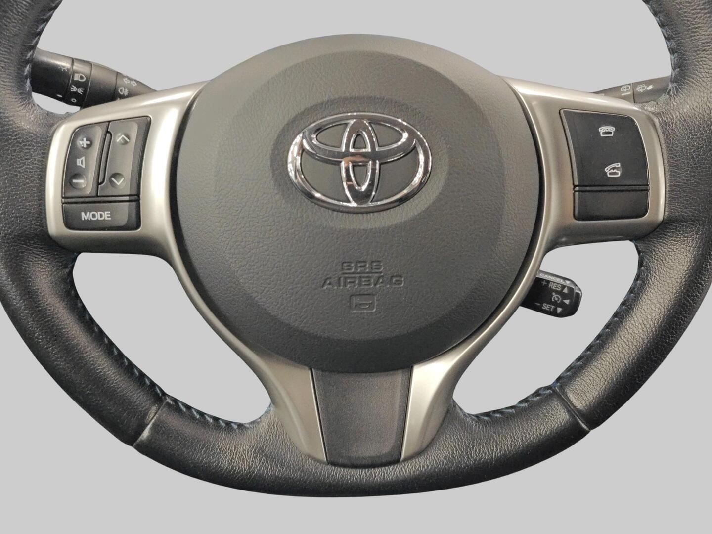 TOYOTA Yaris 2013