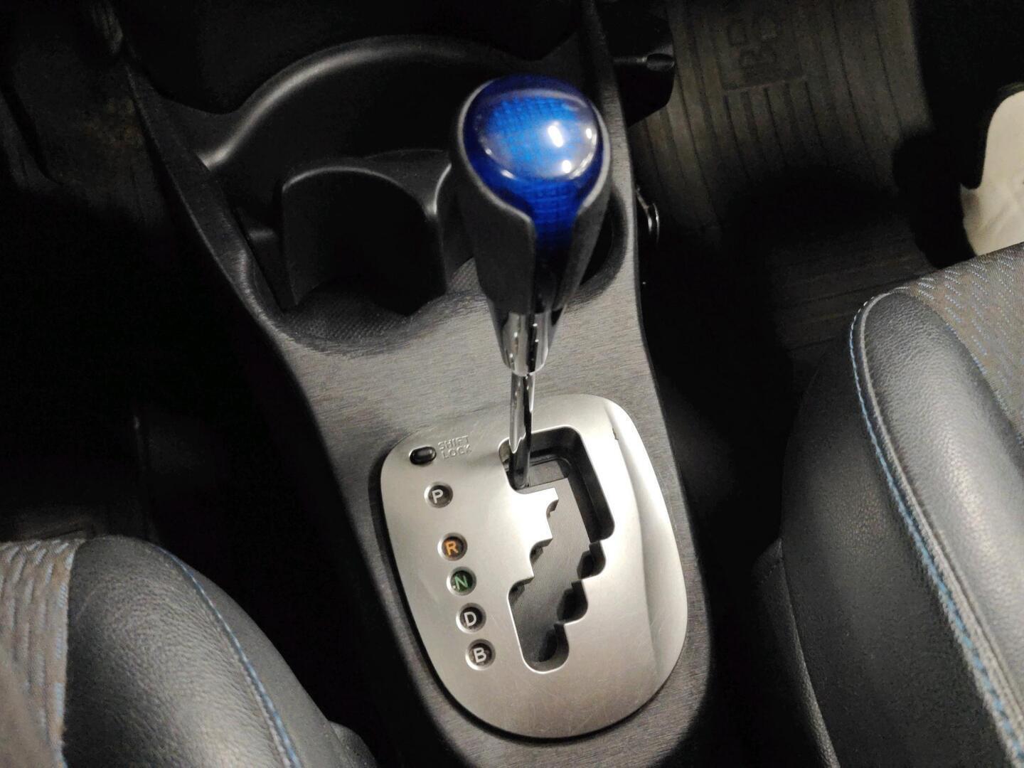 TOYOTA Yaris 2013