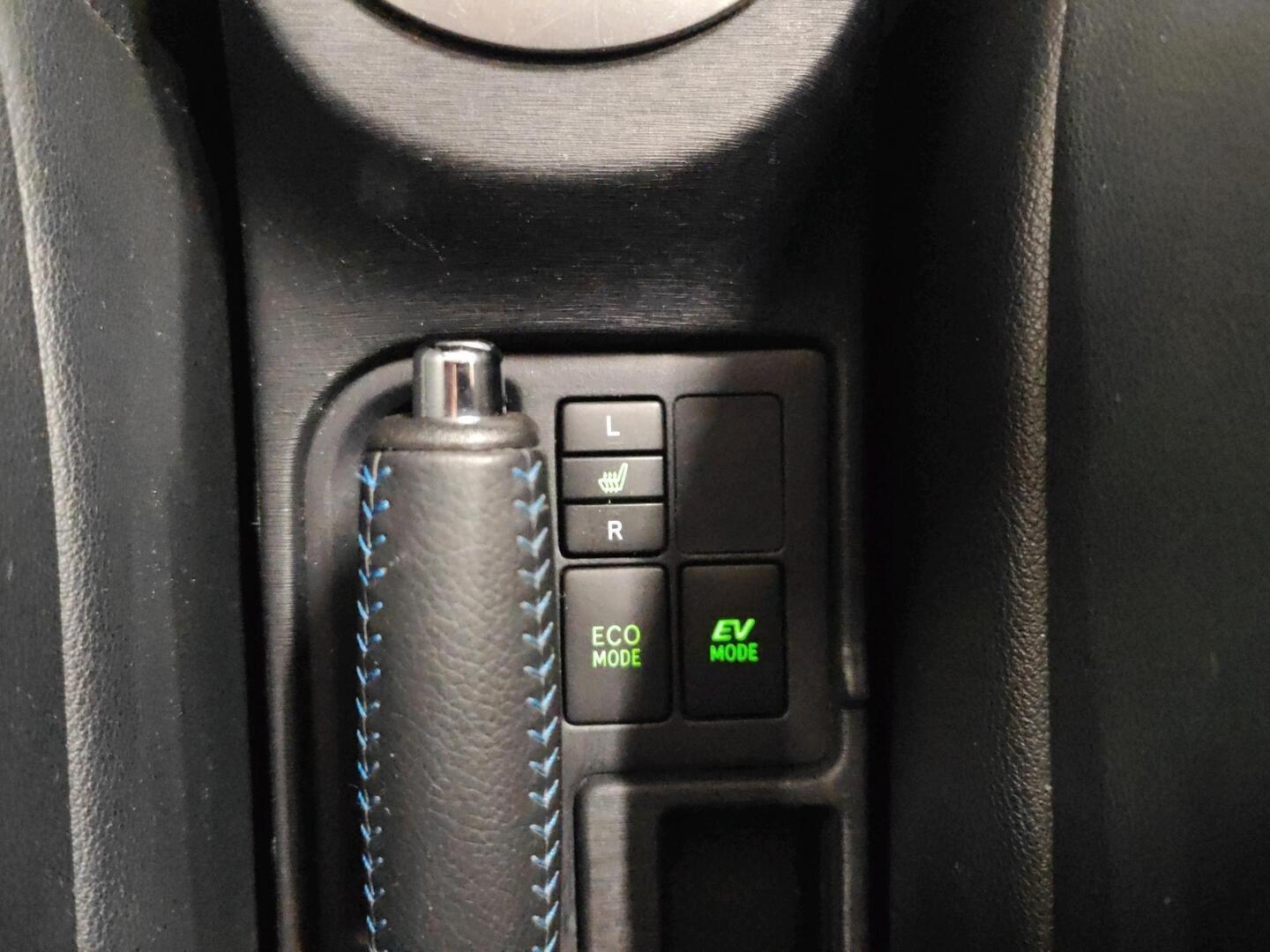 TOYOTA Yaris 2013