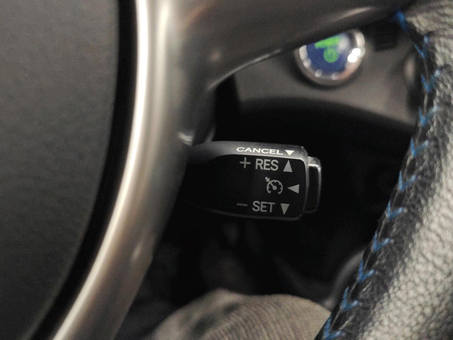 TOYOTA Yaris 2013