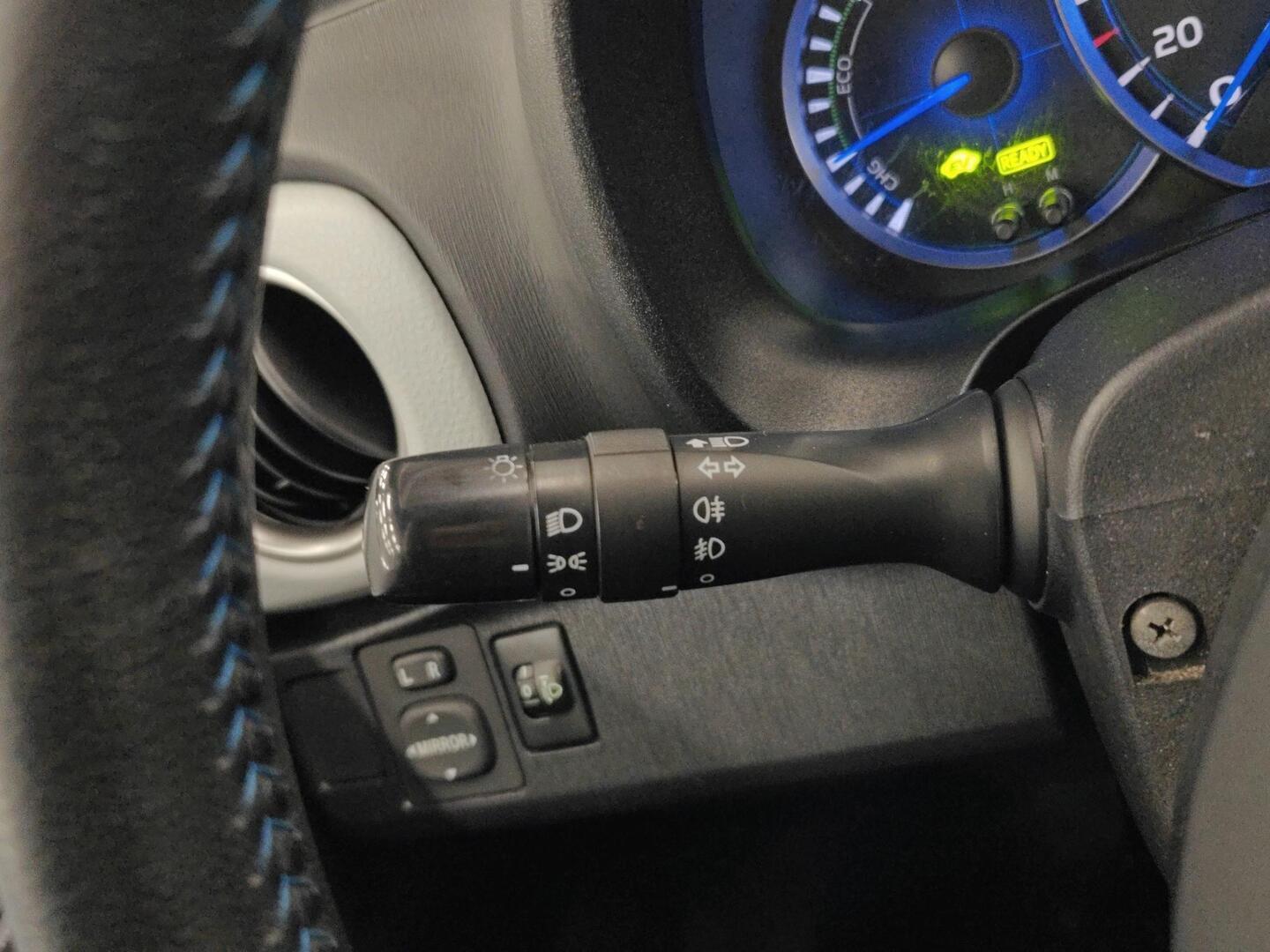 TOYOTA Yaris 2013