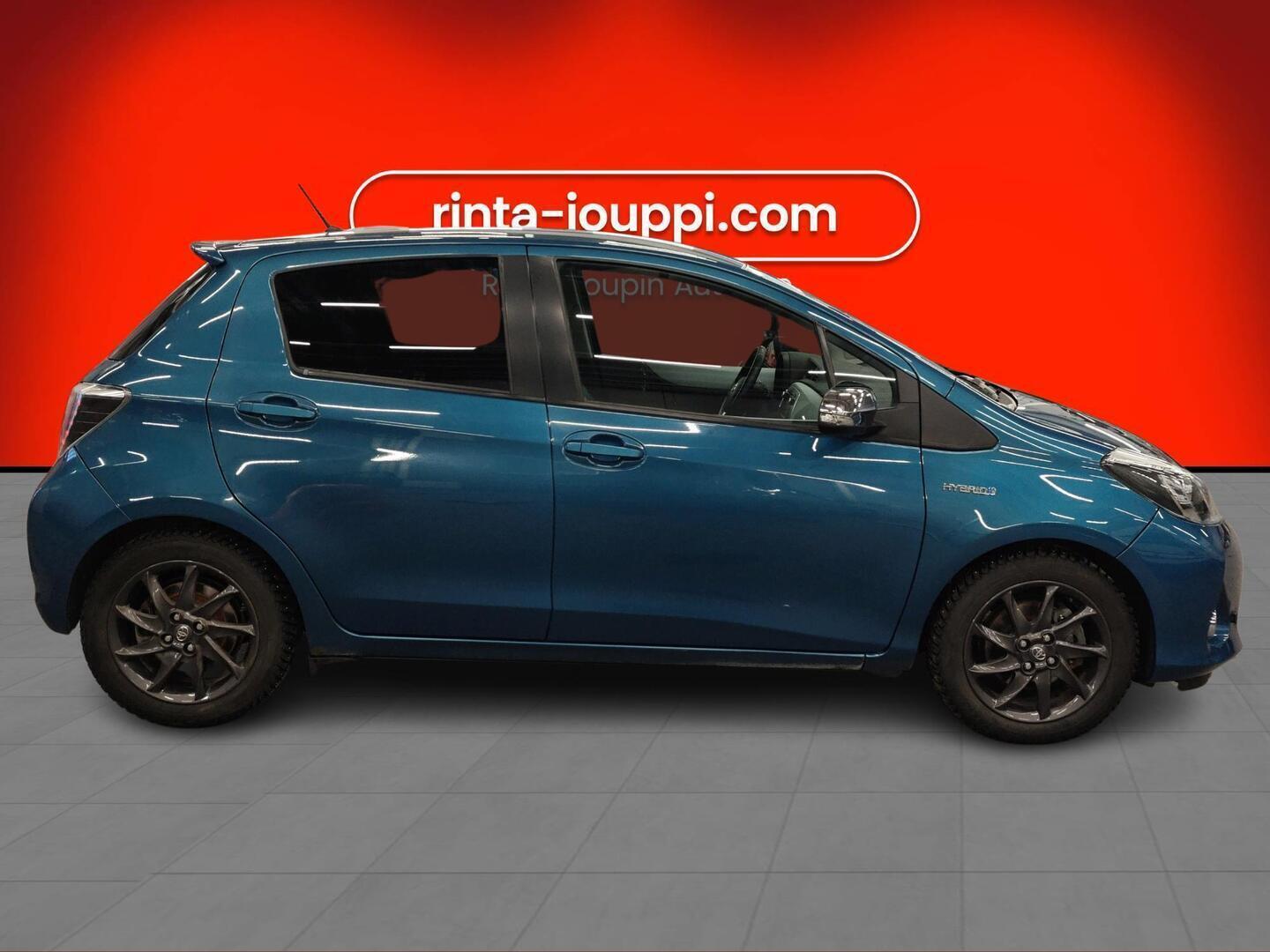TOYOTA Yaris 2013