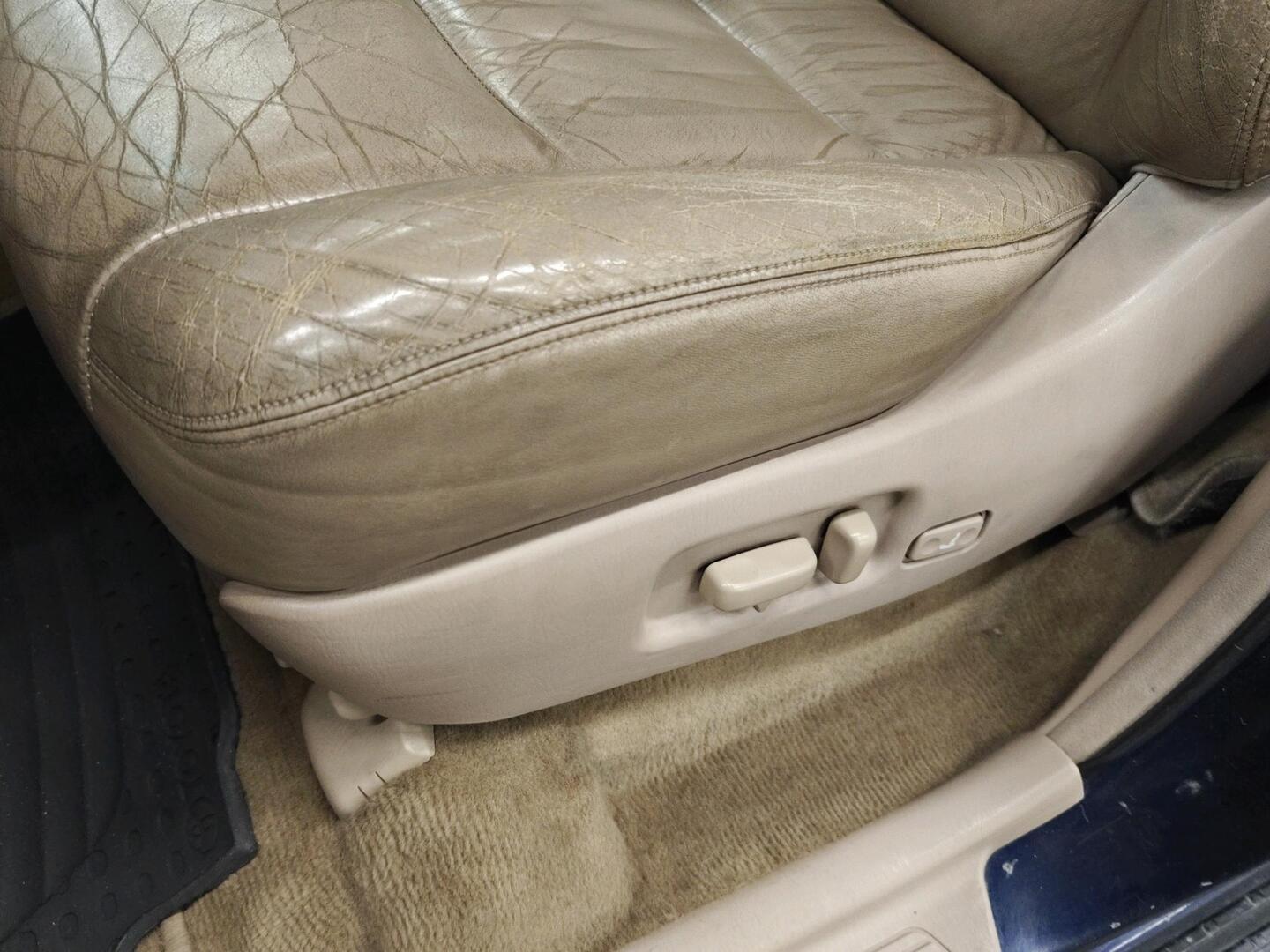 TOYOTA Land Cruiser 2000