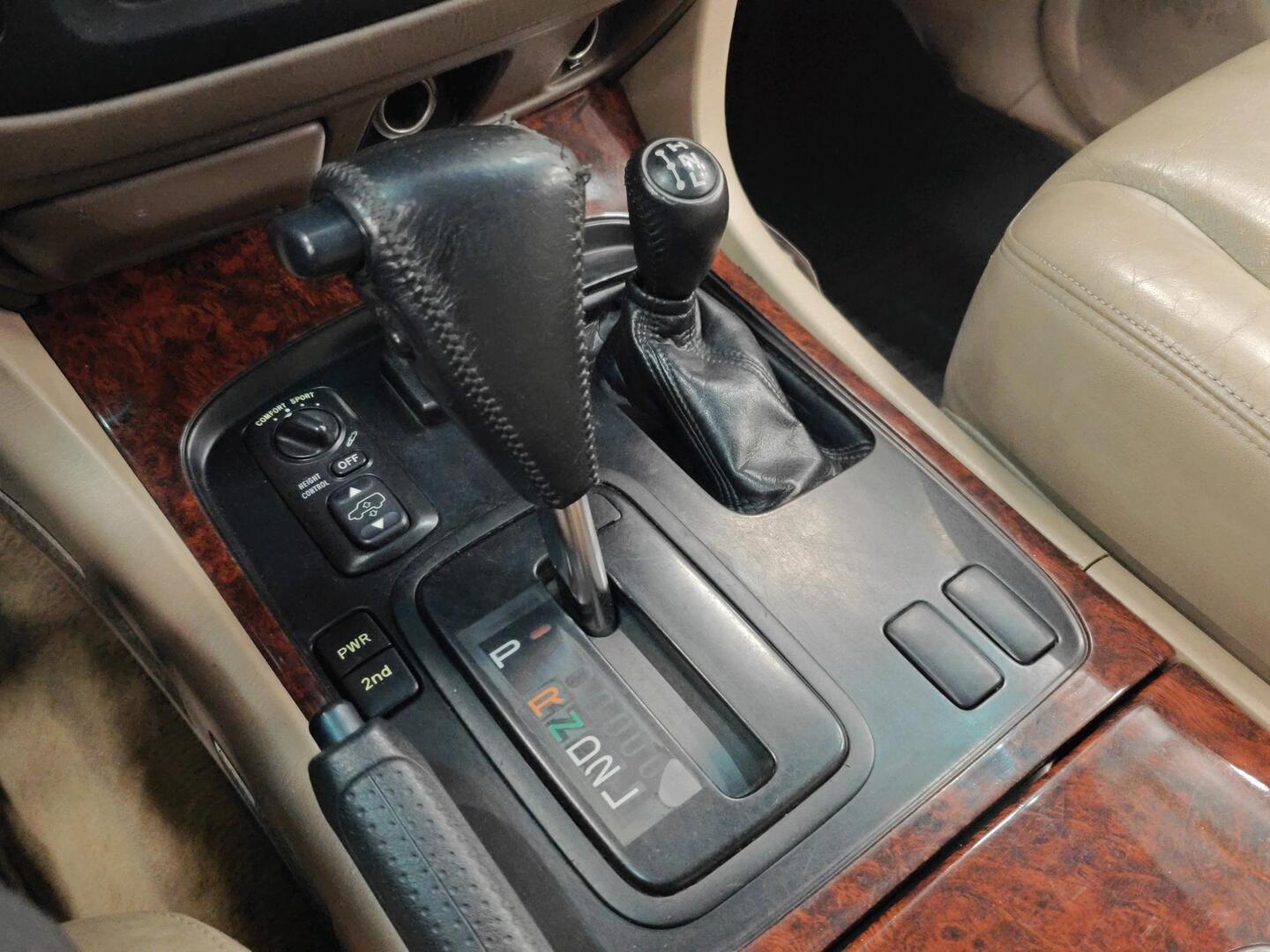 TOYOTA Land Cruiser 2000