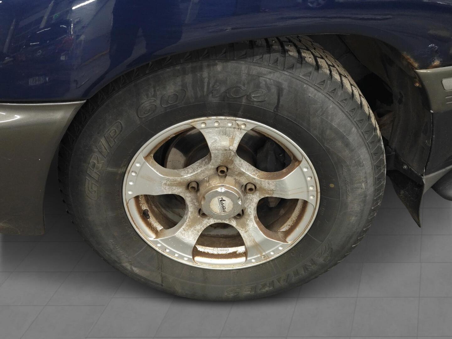 TOYOTA Land Cruiser 2000