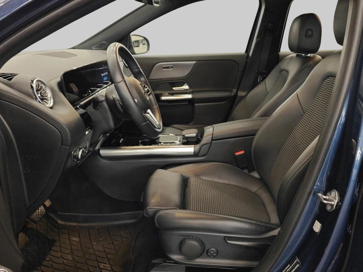 MERCEDES-BENZ EQA 2022