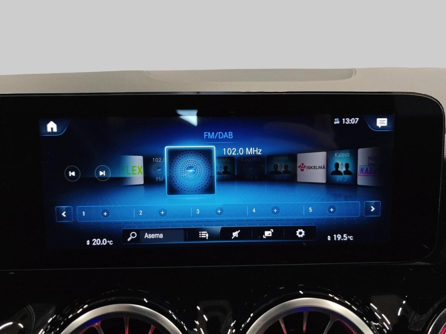 MERCEDES-BENZ EQA 2022