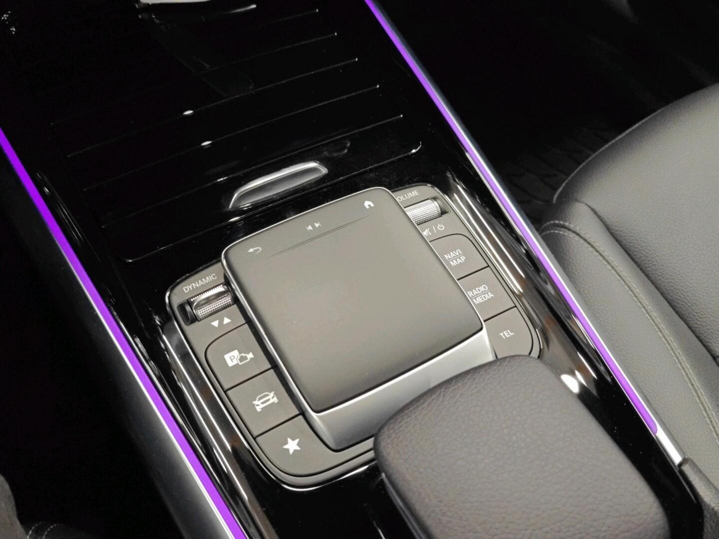 MERCEDES-BENZ EQA 2022