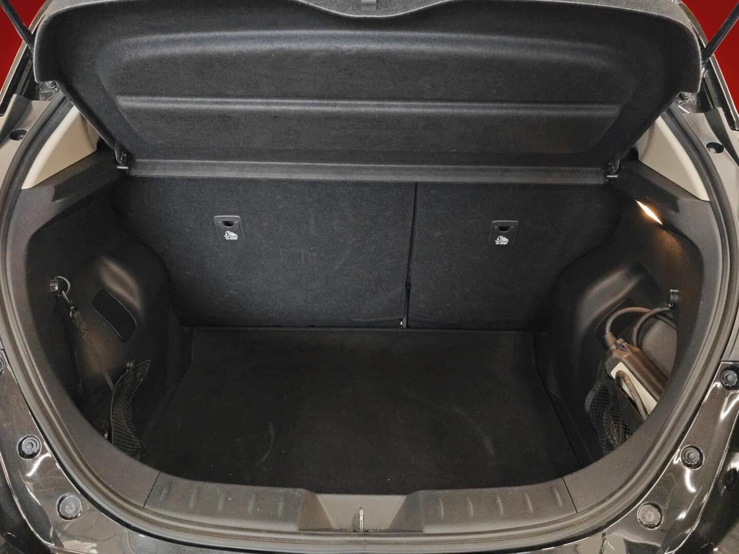 NISSAN LEAF 2023