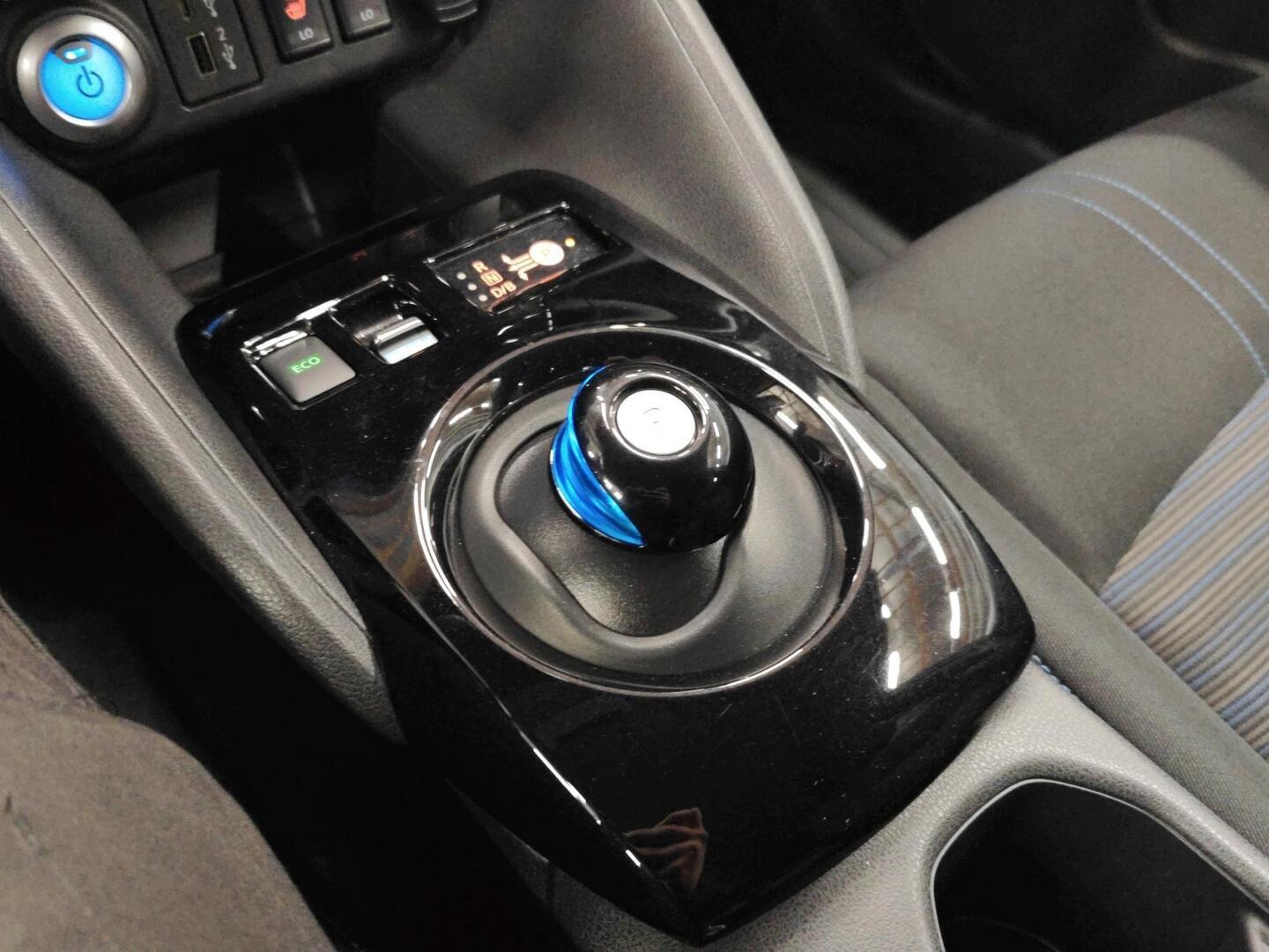 NISSAN LEAF 2023