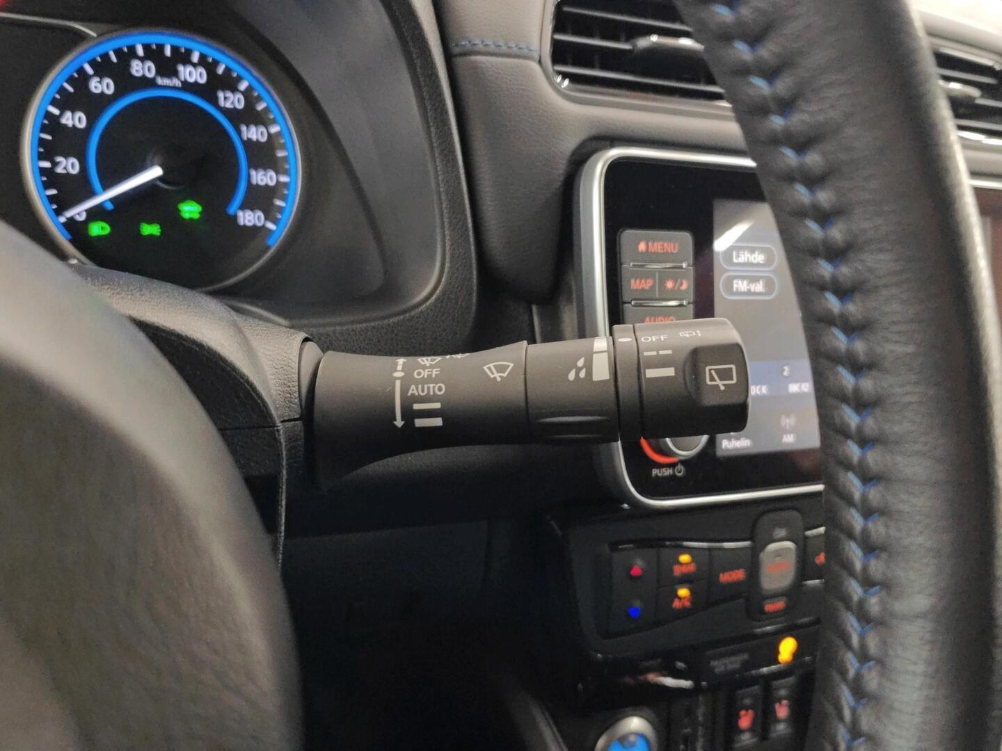NISSAN LEAF 2023