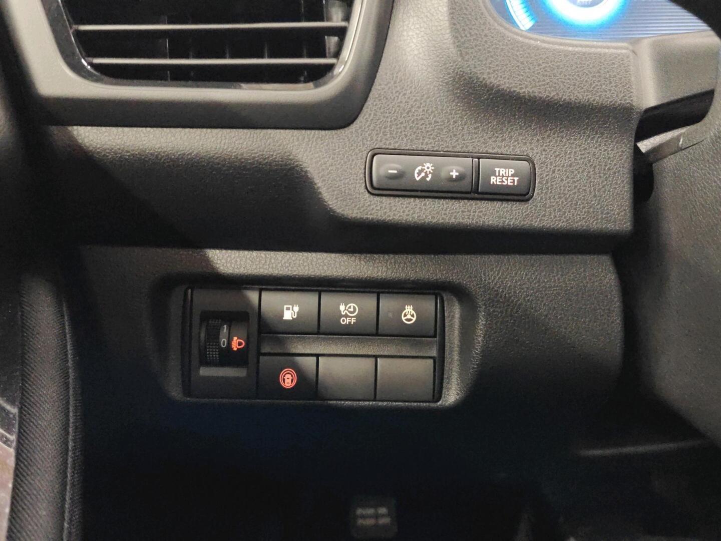NISSAN LEAF 2023