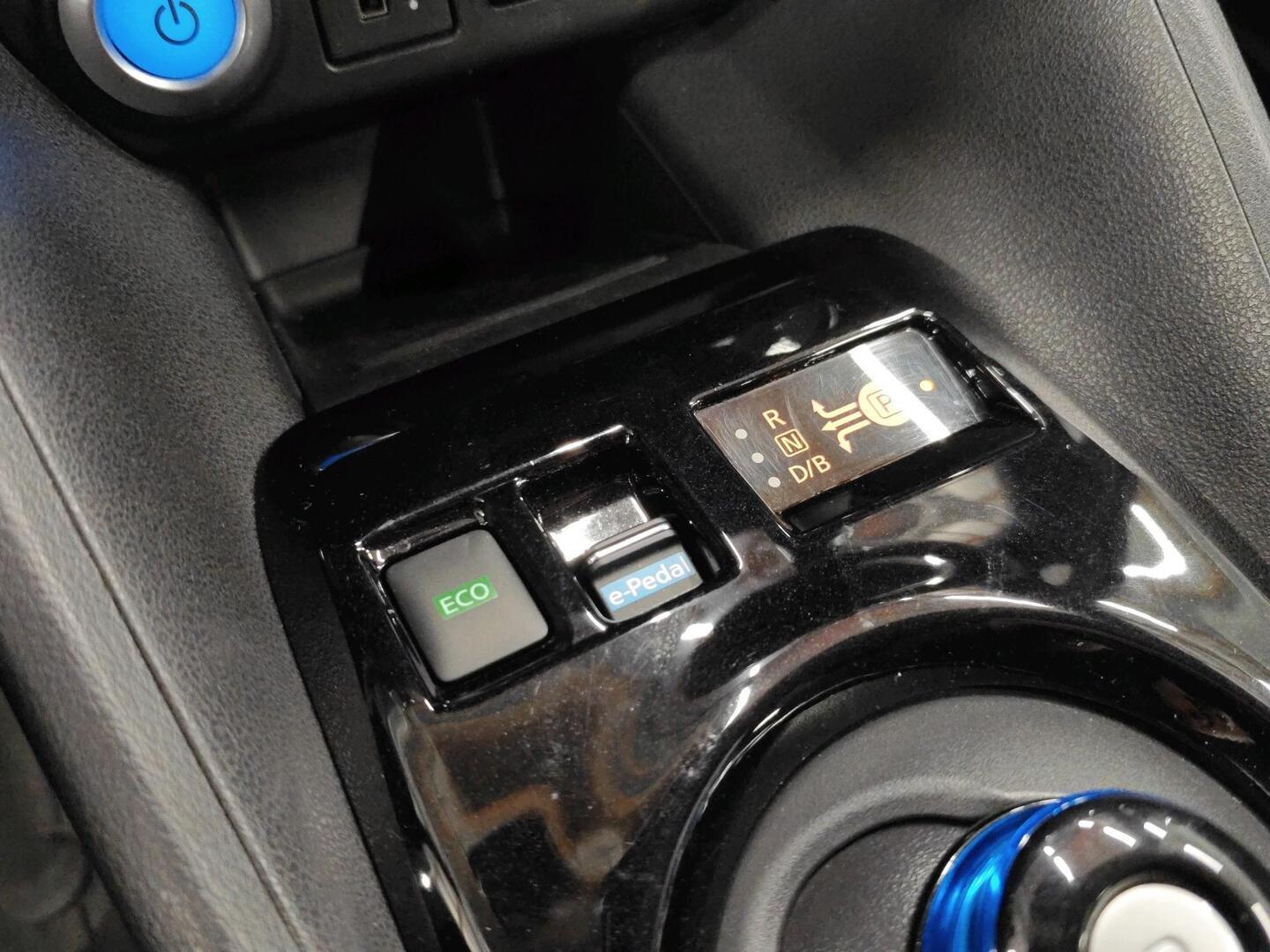 NISSAN LEAF 2023