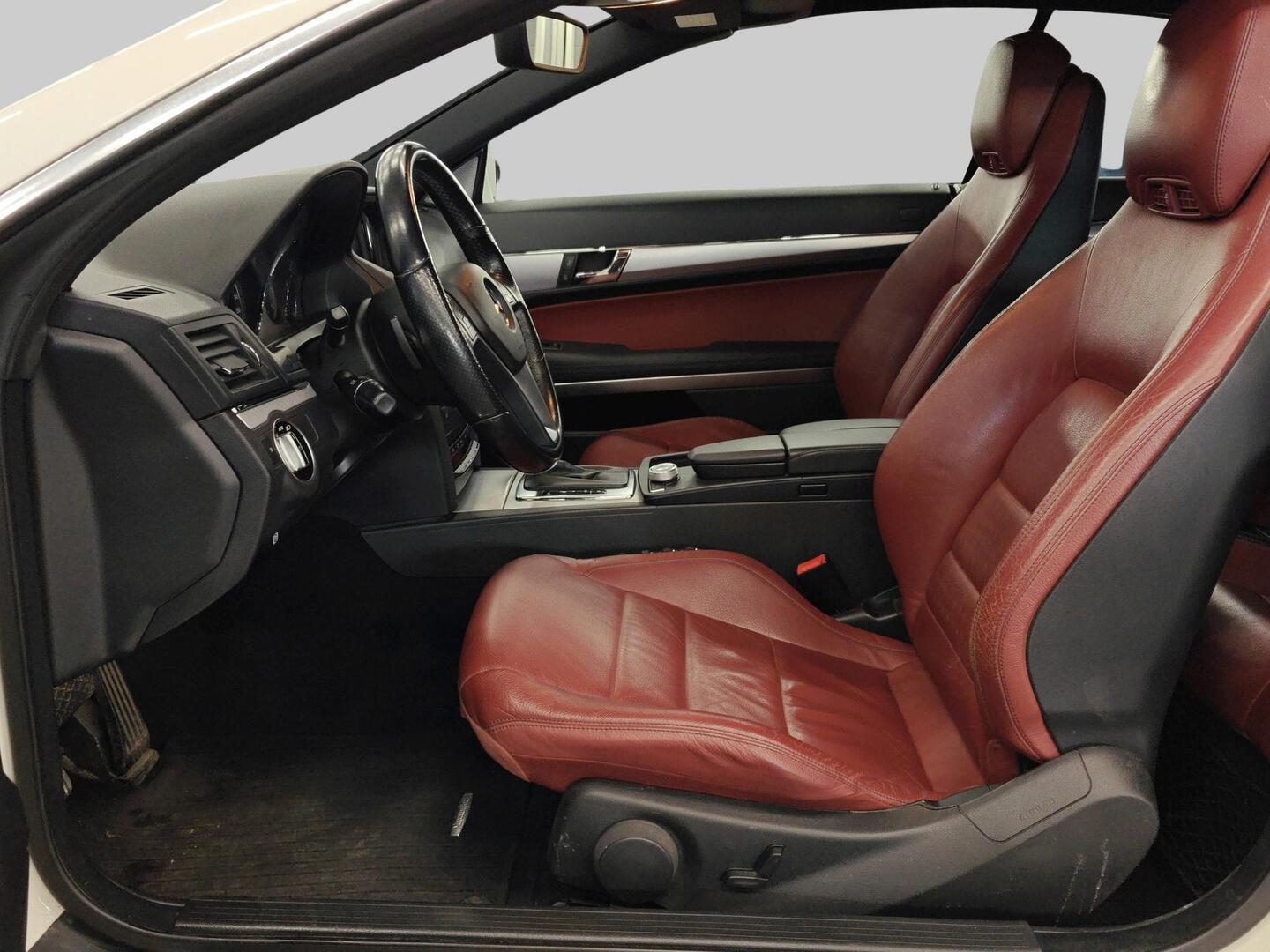 MERCEDES-BENZ E 2011