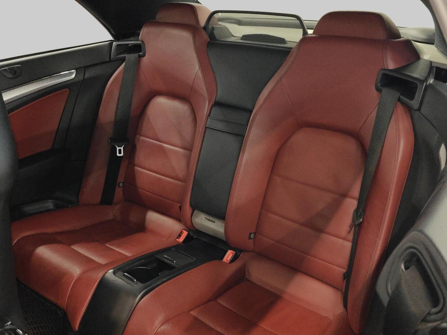 MERCEDES-BENZ E 2011