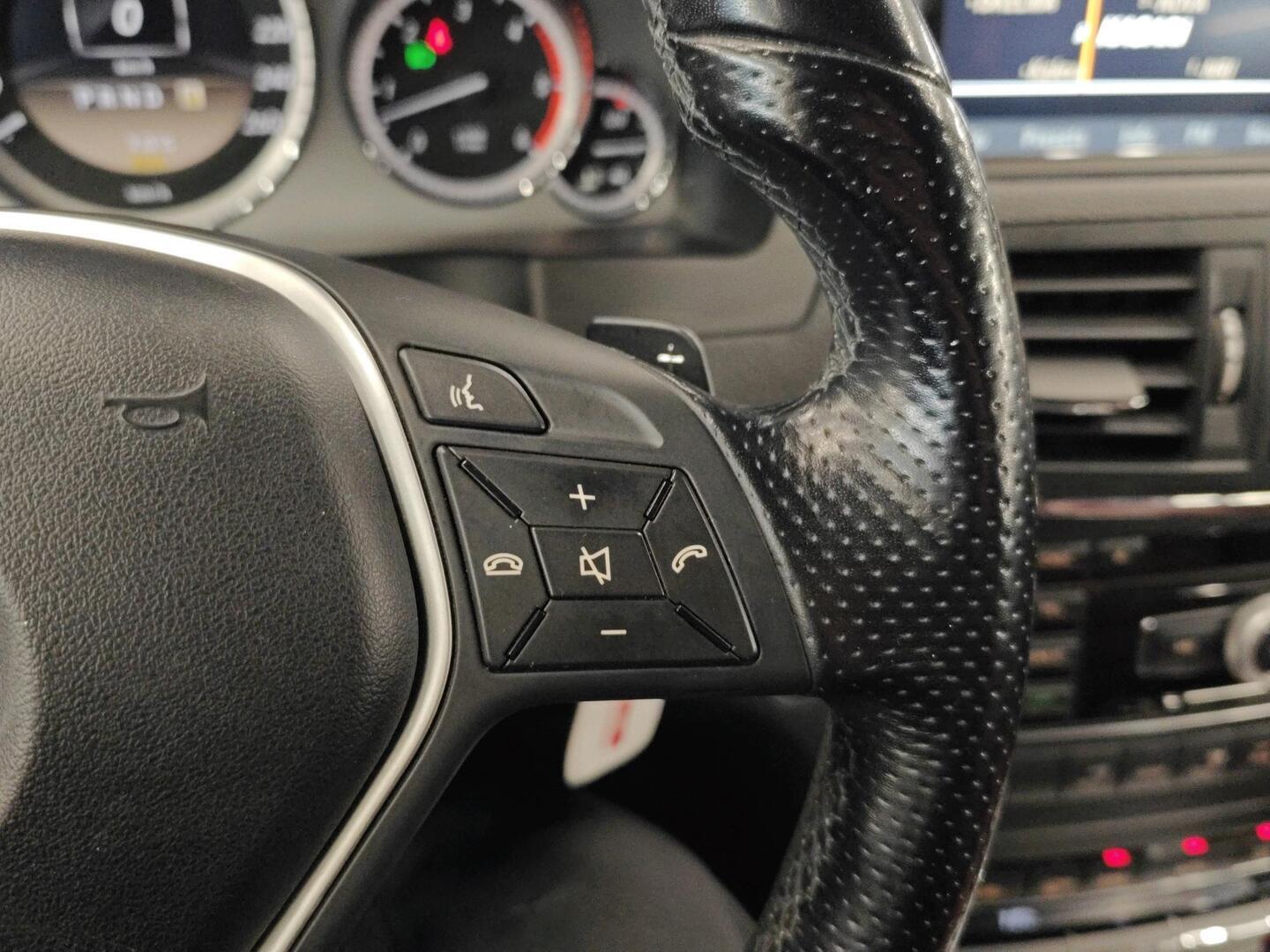 MERCEDES-BENZ E 2011