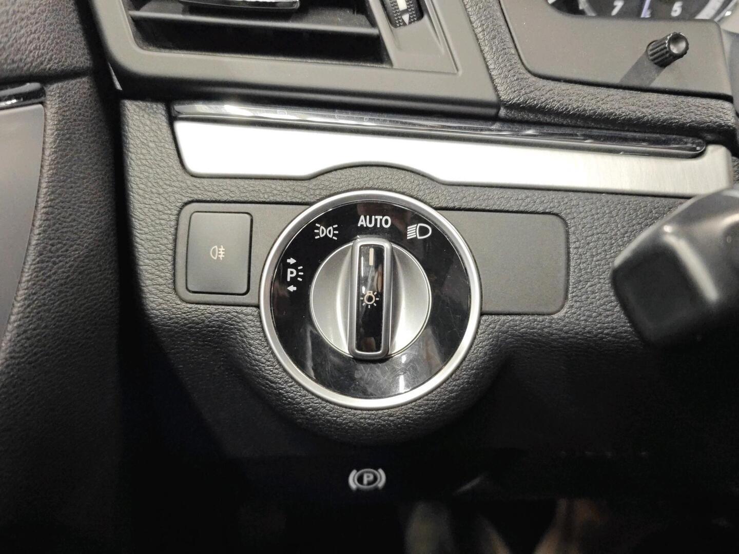 MERCEDES-BENZ E 2011