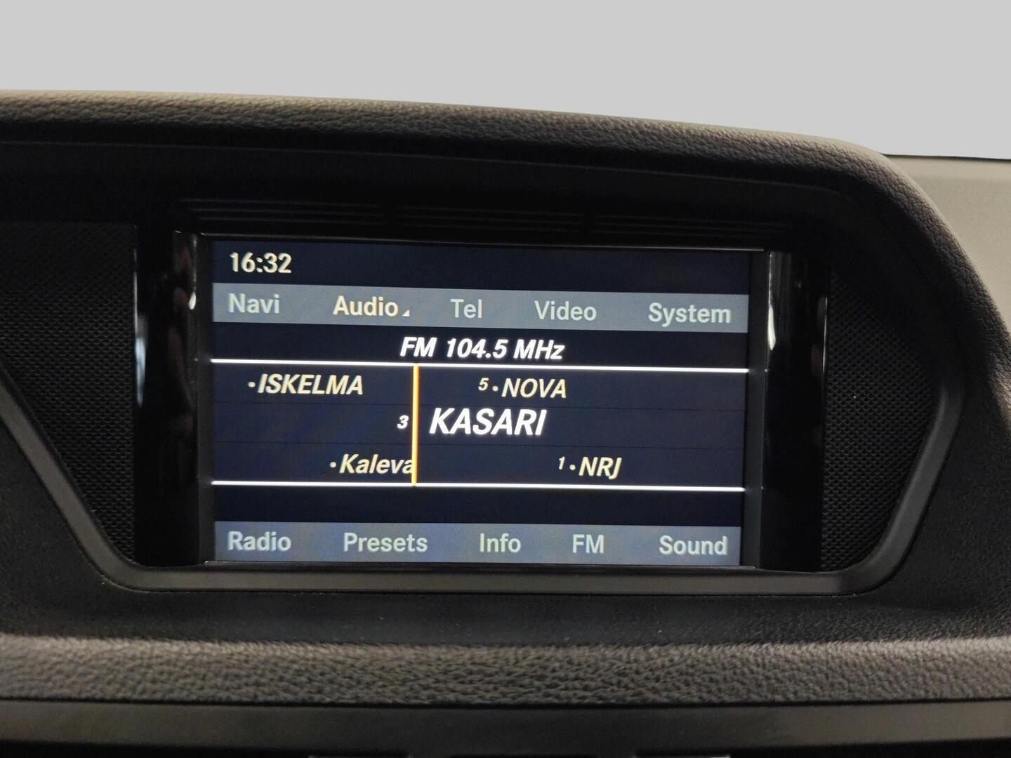 MERCEDES-BENZ E 2011