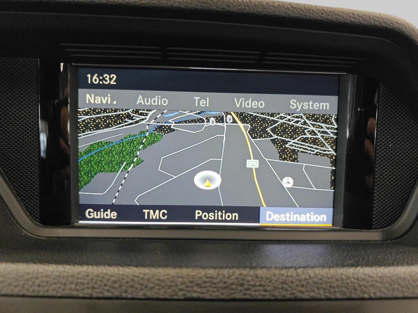 MERCEDES-BENZ E 2011