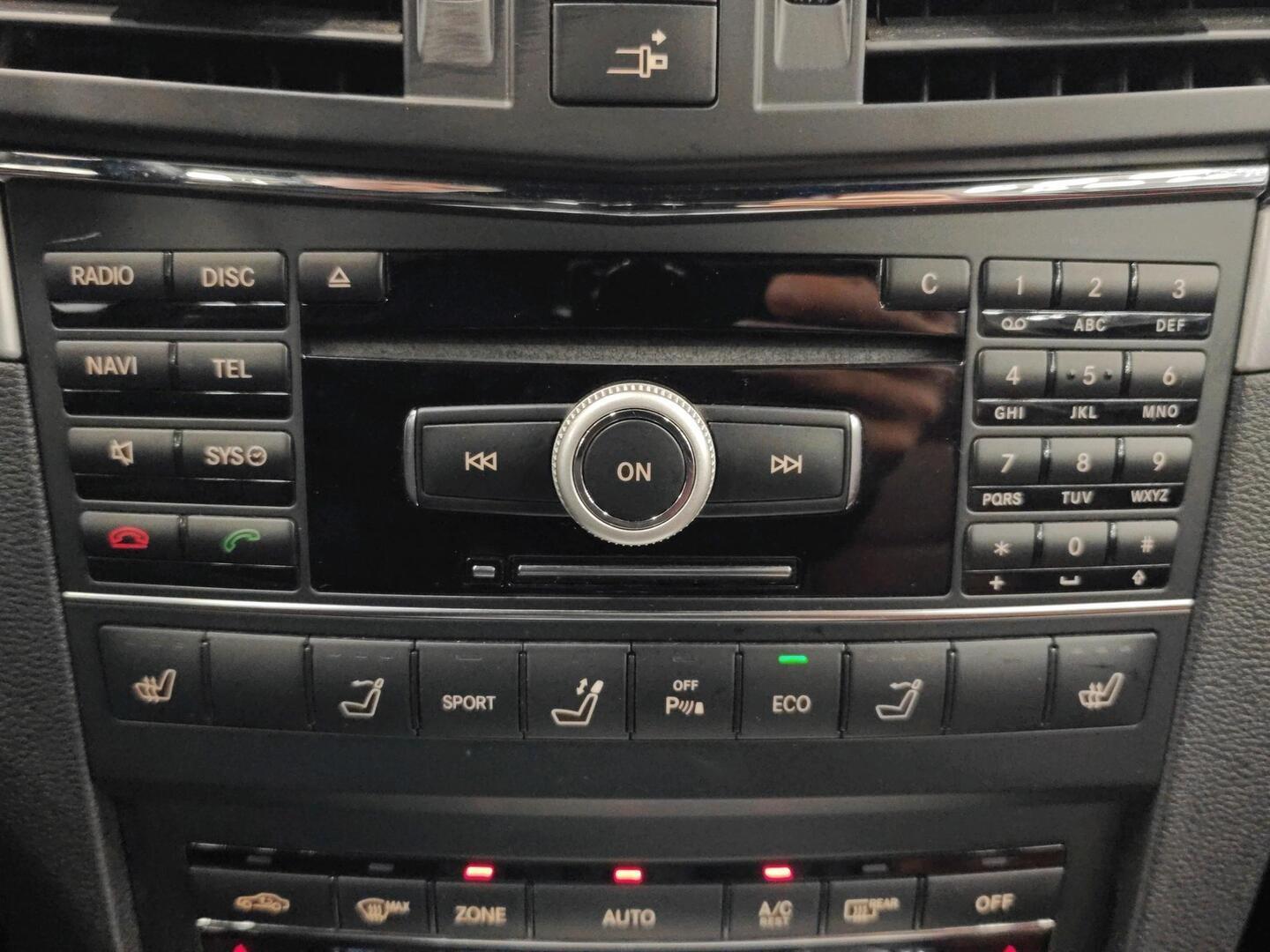 MERCEDES-BENZ E 2011