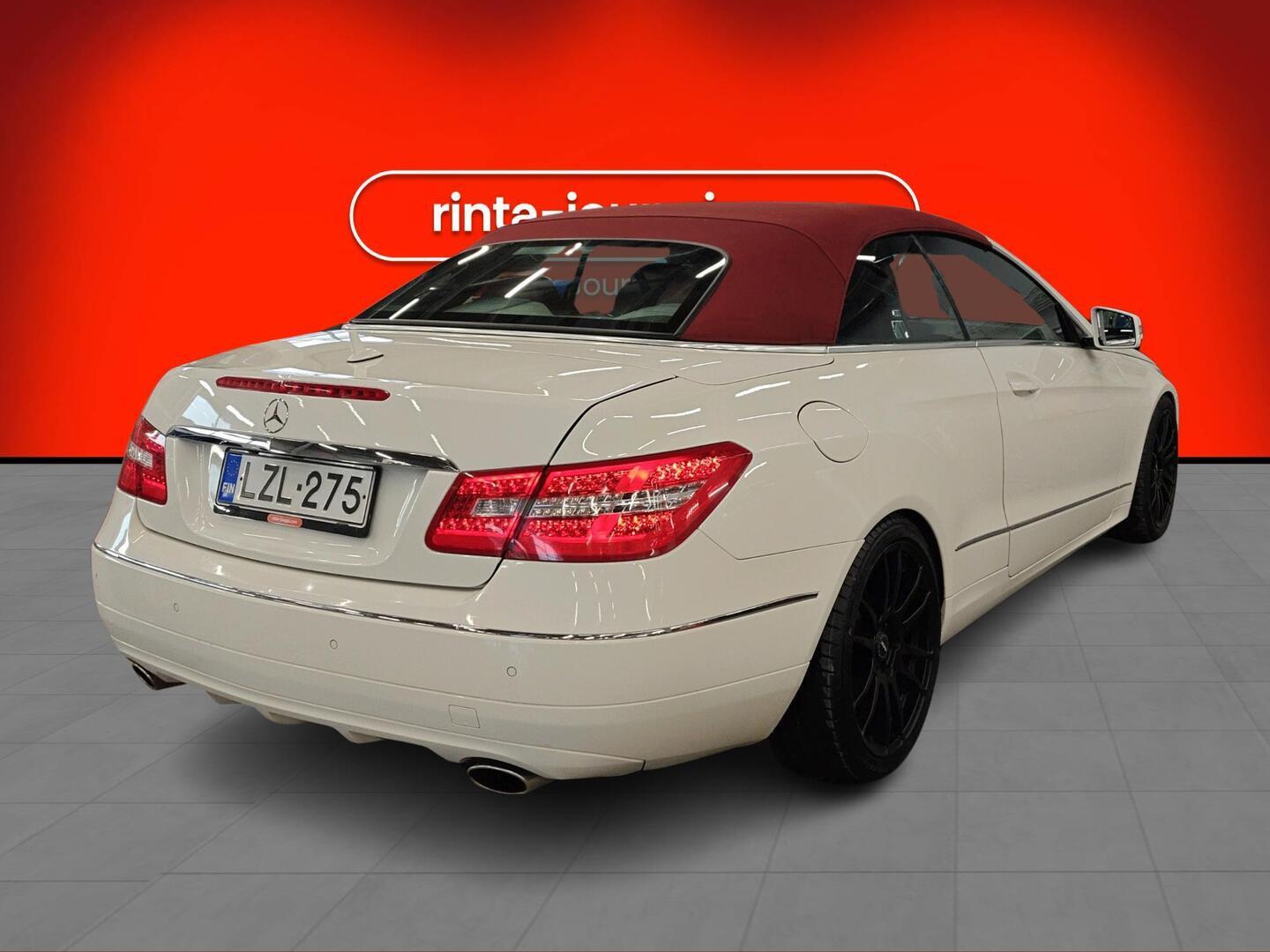 MERCEDES-BENZ E 2011