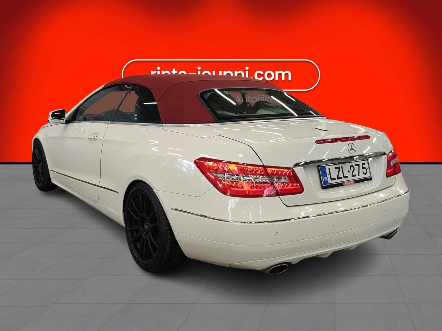 MERCEDES-BENZ E 2011