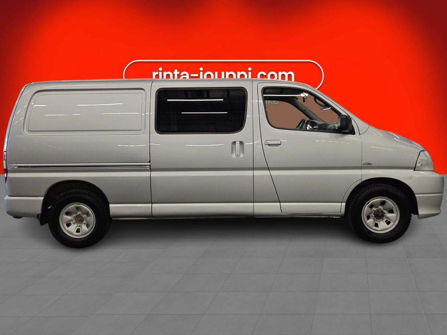 TOYOTA Hiace 2011