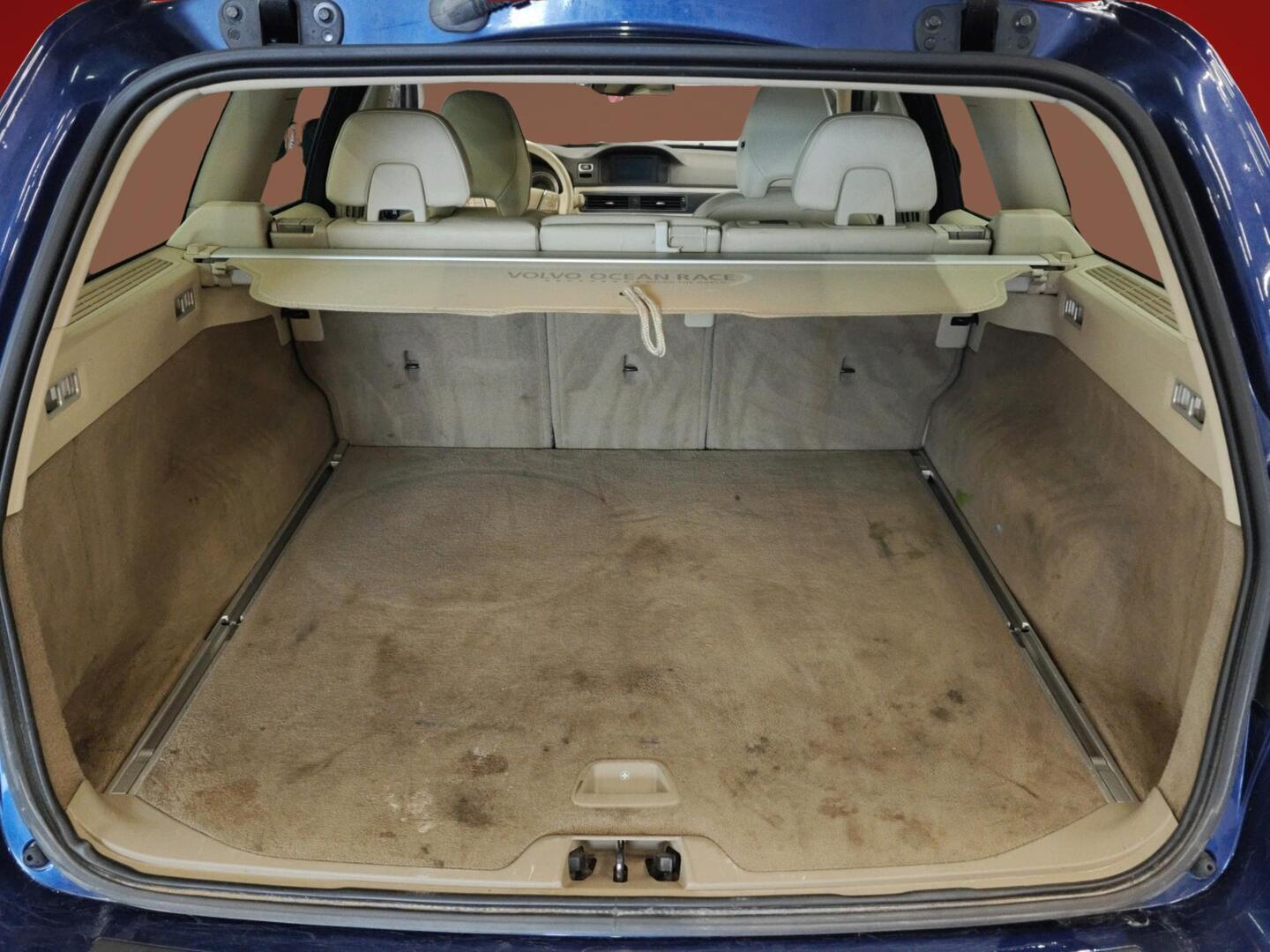 VOLVO V70 2011