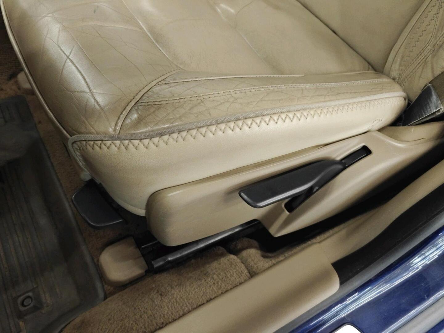 VOLVO V70 2011
