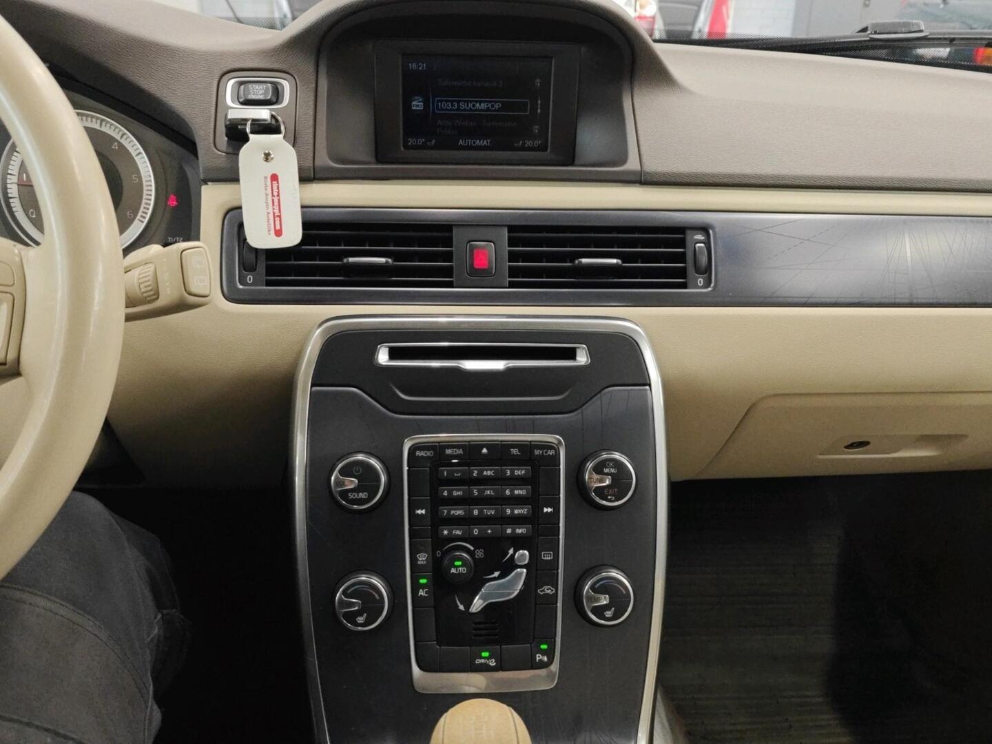 VOLVO V70 2011