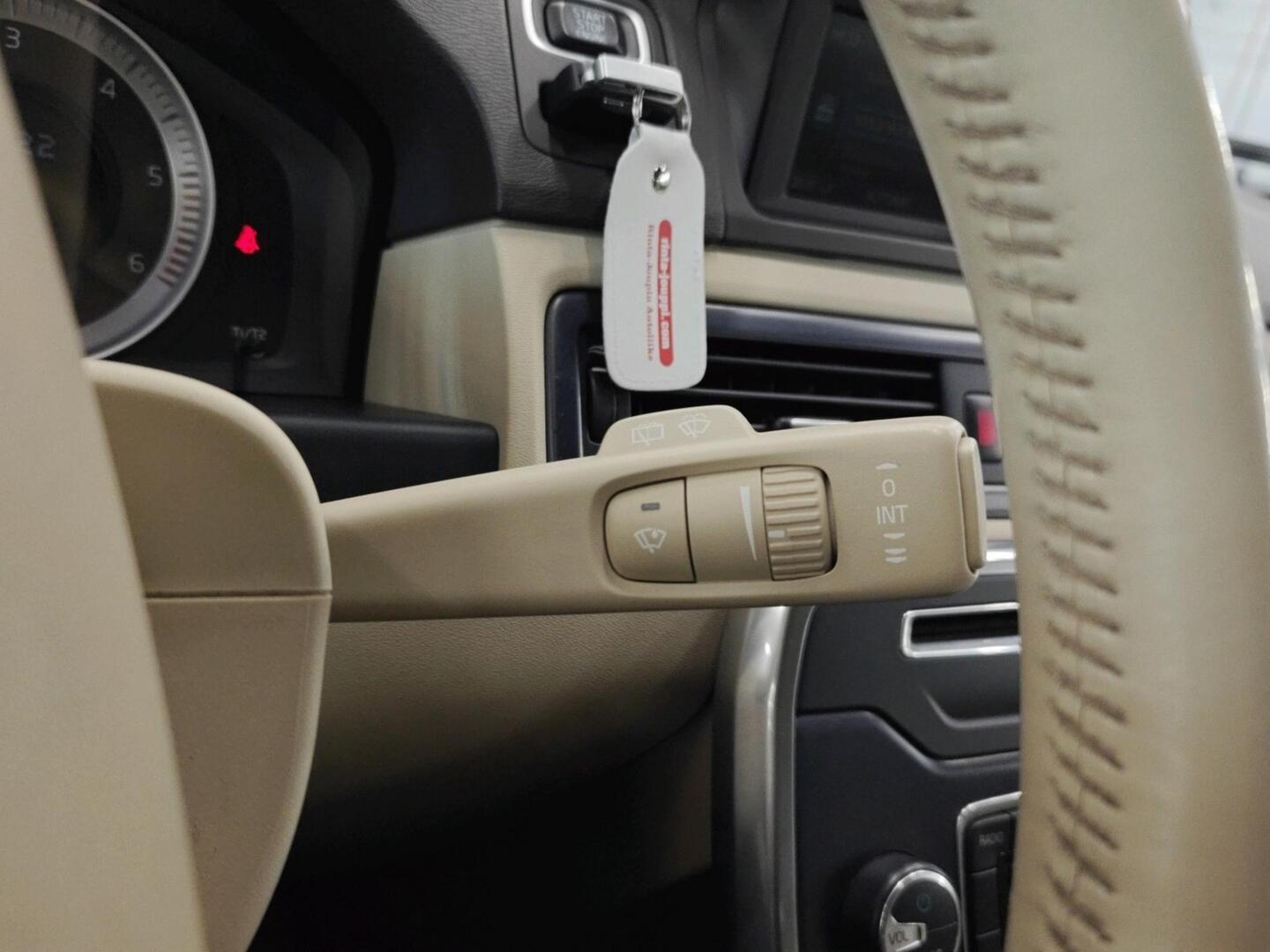 VOLVO V70 2011