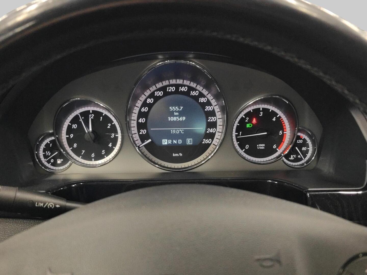 MERCEDES-BENZ E 2010